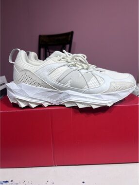 New Balance White Mesh and Suede Sneakers Size 10 US